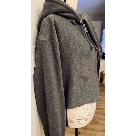 💥ADORABLE CHAMPION CROPPED DARK GRAY HOODIE💥 - Picture 2 of 4